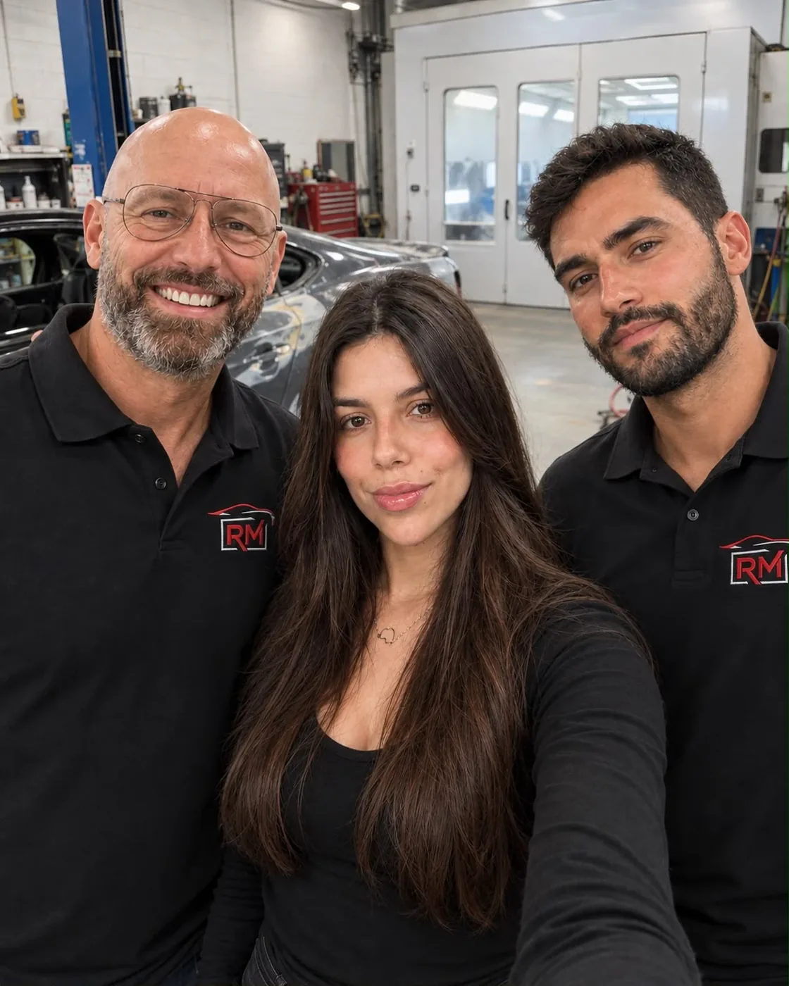 Rodi, Laura and Nícollas together in the RM shop